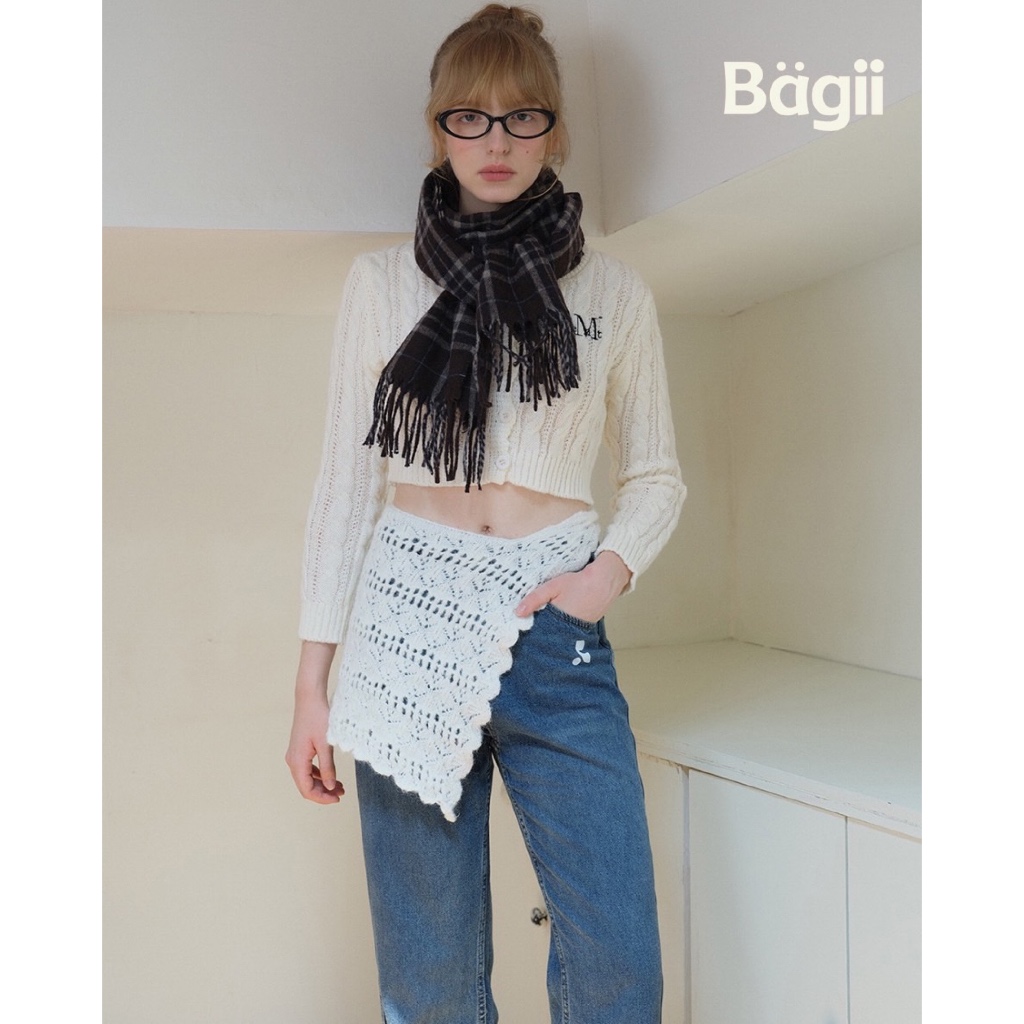 Bagii | Wool｜Black plaid Scarf | 15% Wool | ผ้าพันคอ ขนสัตว์ ผ้านิ่ม กันหนาว แมชง่าย ใส่สบาย BG100930