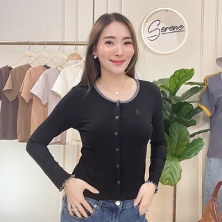 Serene's Choice เสื้อคอกลมแขนยาว รุ่น Lily ผ้าร่องเล็ก กุ๊นคอ มีกระดุมผ่าหน้า ชายลอน