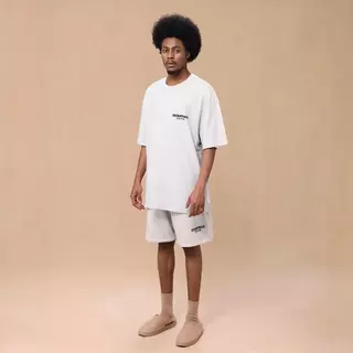 ส่วนลด 50% Fear of God Essentials SS22 T-Shirt Logo กำมะหยี่ เสื้อคู่รัก