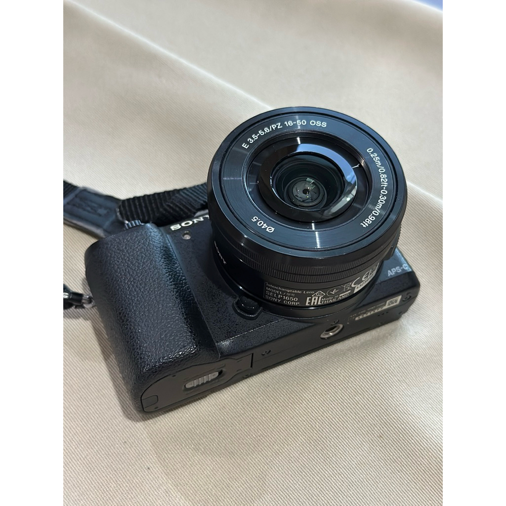 กล้อง Sony A5100 mirrorless สีดำ สภาพมือสอง มีแบตแท้ พร้อมกล่อง sony