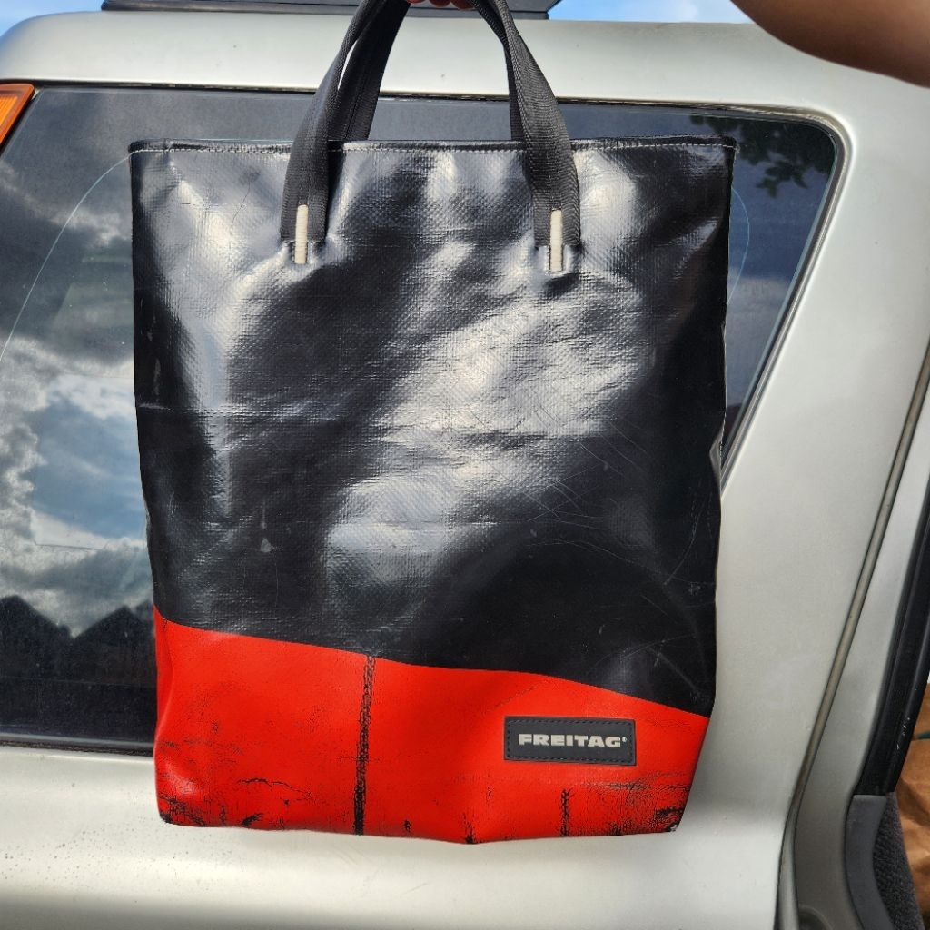 freitag leland F202 Black red cloth