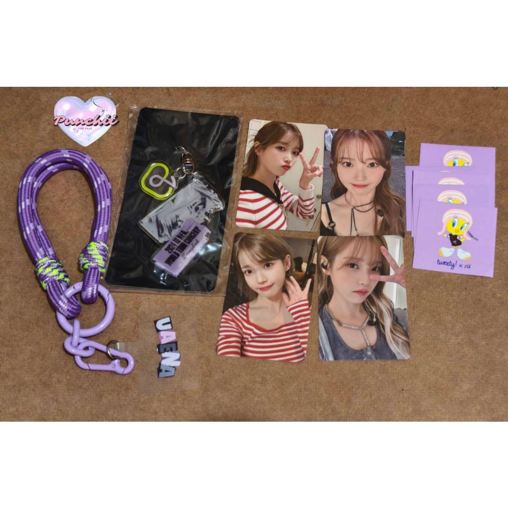 ของที่ระลึกงาน คอนเสิร์ต IU  จัดแสดงที่ไทย สายคล้องโทรศัพท์ IU พวงกุญแจ IU การ์ด IU ทั้ง 2 วัน