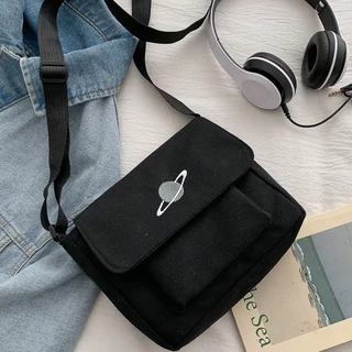 (ส่งด่วน)xspeedfashion(X1618) กระเป๋าสะพายข้าง ผ้าแคนวาส ใบเล็ก ปักลายอวกาศ