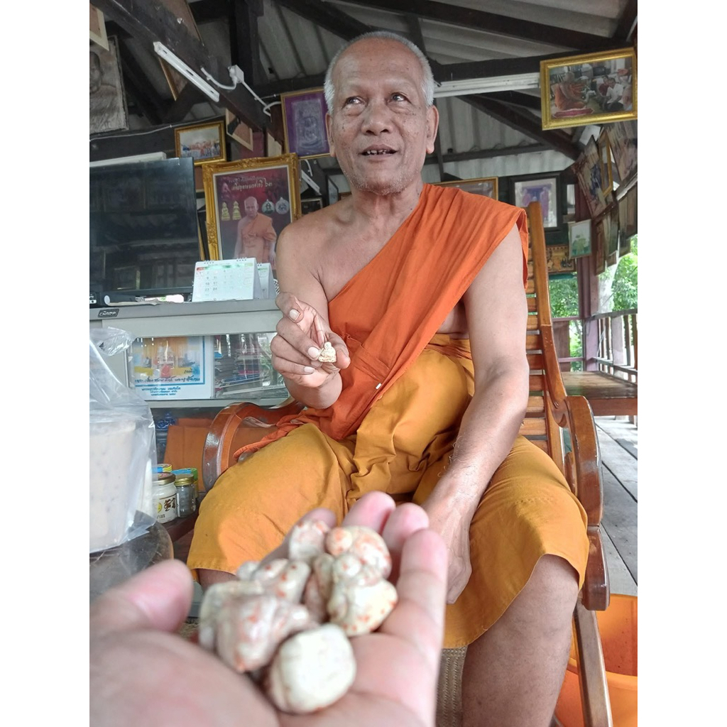 พระปิดตาน้ำนมควายรุ่นแรก พ่อท่านเกษมวัดชะเมา นครศรีธรรมราช