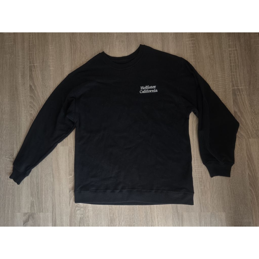 เสื้อแขนยาวสีดำ ใส่เเล้วอุ่นสบาย ปักเเบรนด์ Hollister California (Size S)