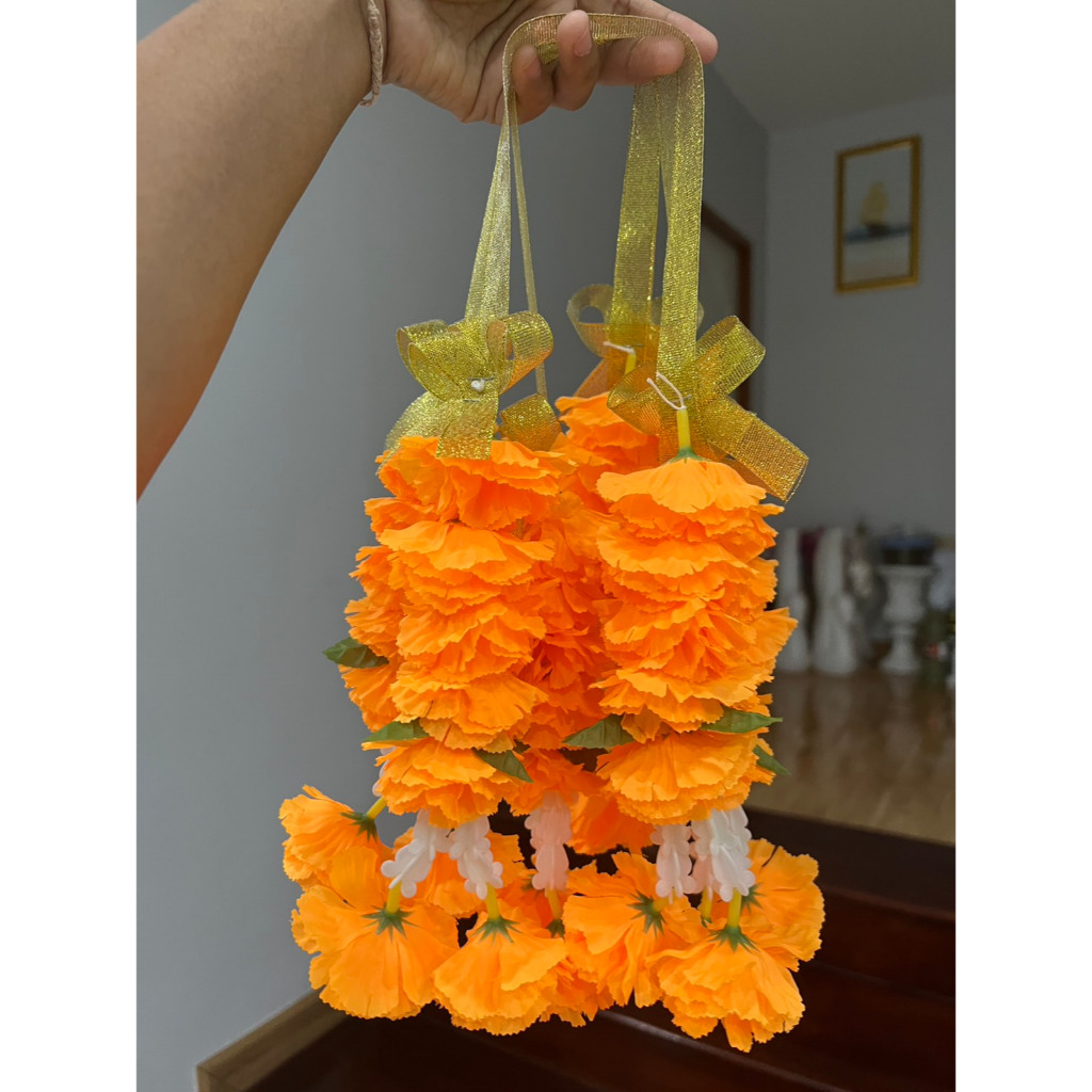 พวงมาลัยดาวเรือง ( พวงมาลัยดาวเรืองสีส้มทอง 2ชาย ริบบิ้นสีทอง ) มาลัยไหว้หน้ารถ บูชา ดอกไม้ผ้าสวยๆๆ ร้อยใหม่ๆๆ