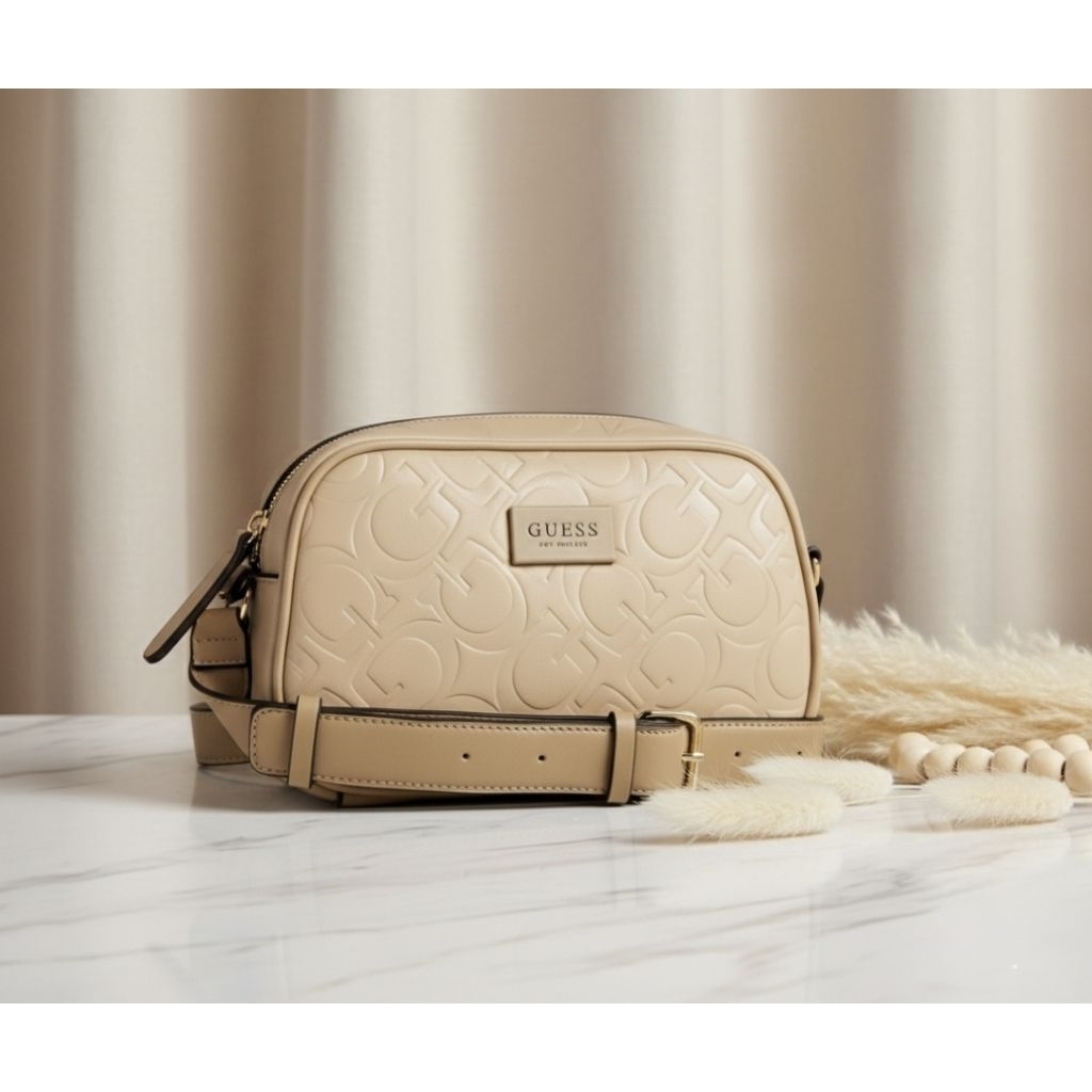 พร้อมส่งเป๋าGuessสะพายข้างขนาด8นิ้วป้ายราคา4590ของแท้ของใหม่อุปกรณ์ครบร้านจำหน่ายแต่ของแท้เท่านั้นไม่ขายของปลอมมันน่าอาย