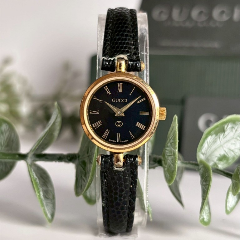 ⌚️Gucci 2000L แท้ Vintage Watch (ขนมชั้น)นาฬิกากุชชี่วินเทจ ผู้หญิง หน้าปัดดำทอง โลโก้ GG หลังดำ ✨ (