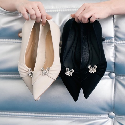 CCS รองเท้าส้นสูง ส้นเข็มประดับเพชรวิ้งวับ เสริมส้น 2.5 นิ้ว