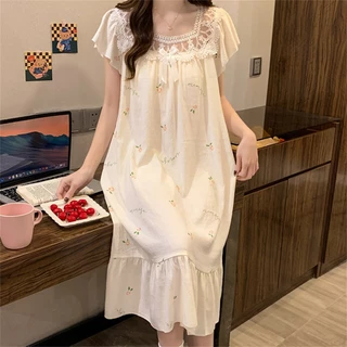 🌸ส่งไวจากไทย🌸 มาใหม่กระโปรงนอนแขนสั้นผู้หญิงฤดูร้อนคอสแควร์ลูกไม้ขอบยาวชุดนอนหลวมเมฆผ้าฝ้ายกับเบาะหน้าอกเสื้อผ้าบ้าน