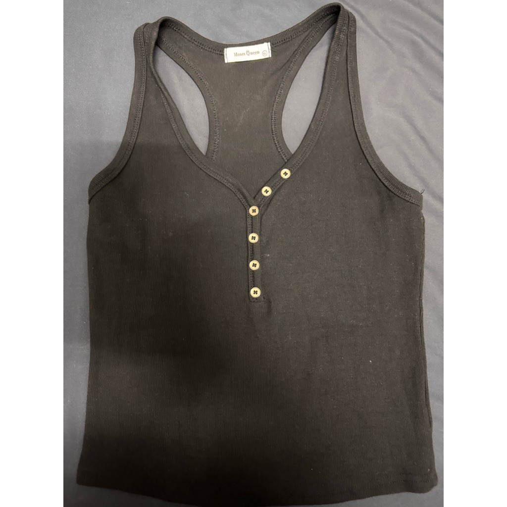 ปล่อยต่อเสื้อกล้ามสีดำ Moses Queen