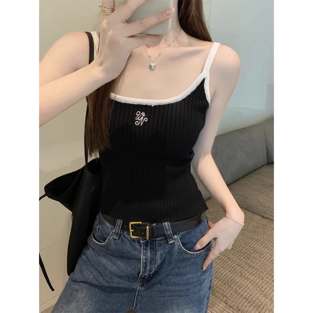 พร้อมส่งในไทย** เสื้อสายเดี่ยวสีพื้น ปักลายด้านหน้า ผ้ายืดตามตัว Y291