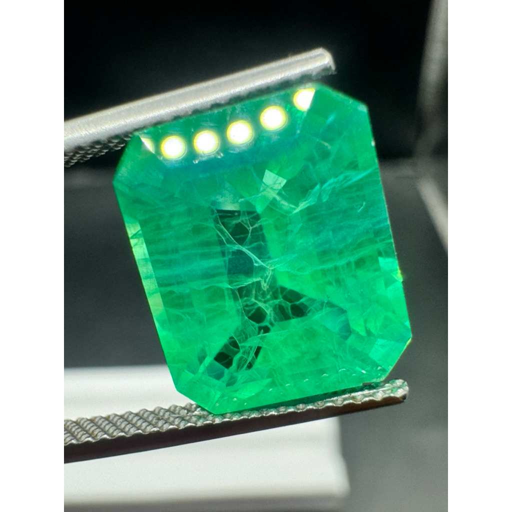 Emerald, lab grown  green emerald, gem, grade A, 100% Lab grown  gem.12.6ct11x13mm