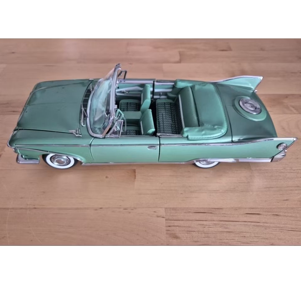 Sun Star 1/18 Platinum Collection 1960 Plymouth Fury Open Convertible Boxed
