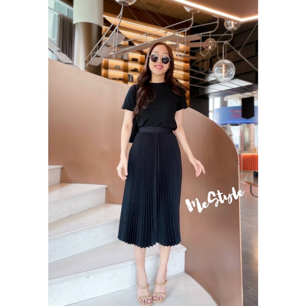 Tasha Pleat Skirt 🎉✨ ตัดเสร็จแล้วจ้า สินค้าพร้อมส่ง !!! เนื้อผ้าดี ตัดเย็บดี ราคาน่ารักสุดๆ ใส่แล้วไม่พองเกินไป คือดีมาก