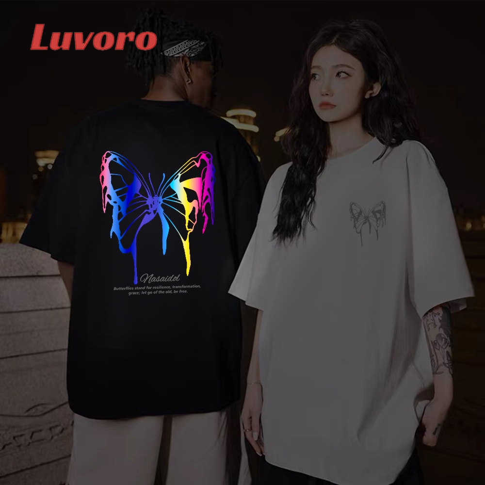 (ผ้าฝ้าย100%) Luvoro 2025 ลายสะท้อนแสงT-shirt ลาย เนื้อผ้านุ่มระบายอากาศดี ยูนิเซ็กซ์แขนสั้น oversize สีดำและสีขาว E026