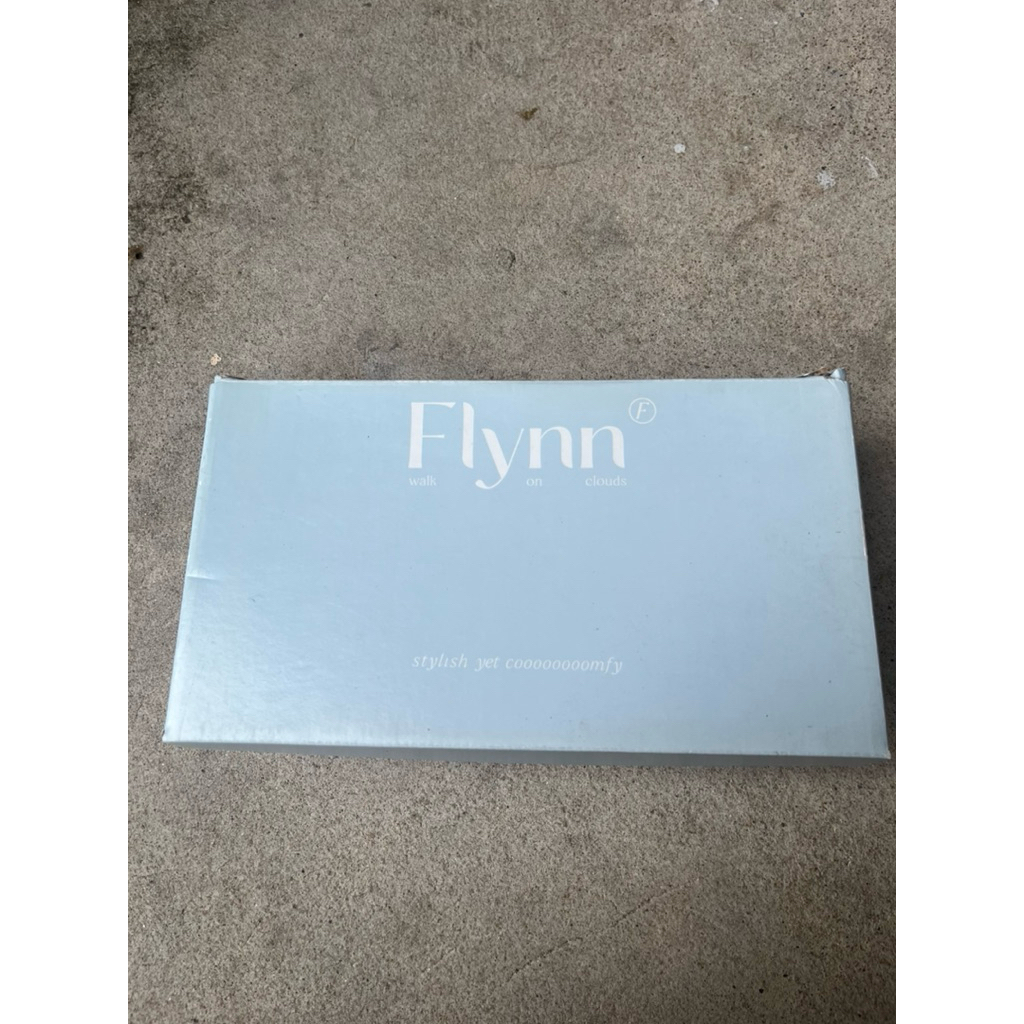 ส่งต่อ รองเท้า Flynn Polka dot ลายจุดสุดคิ้วท์ ใส่ 1 ครั้งถ้วน