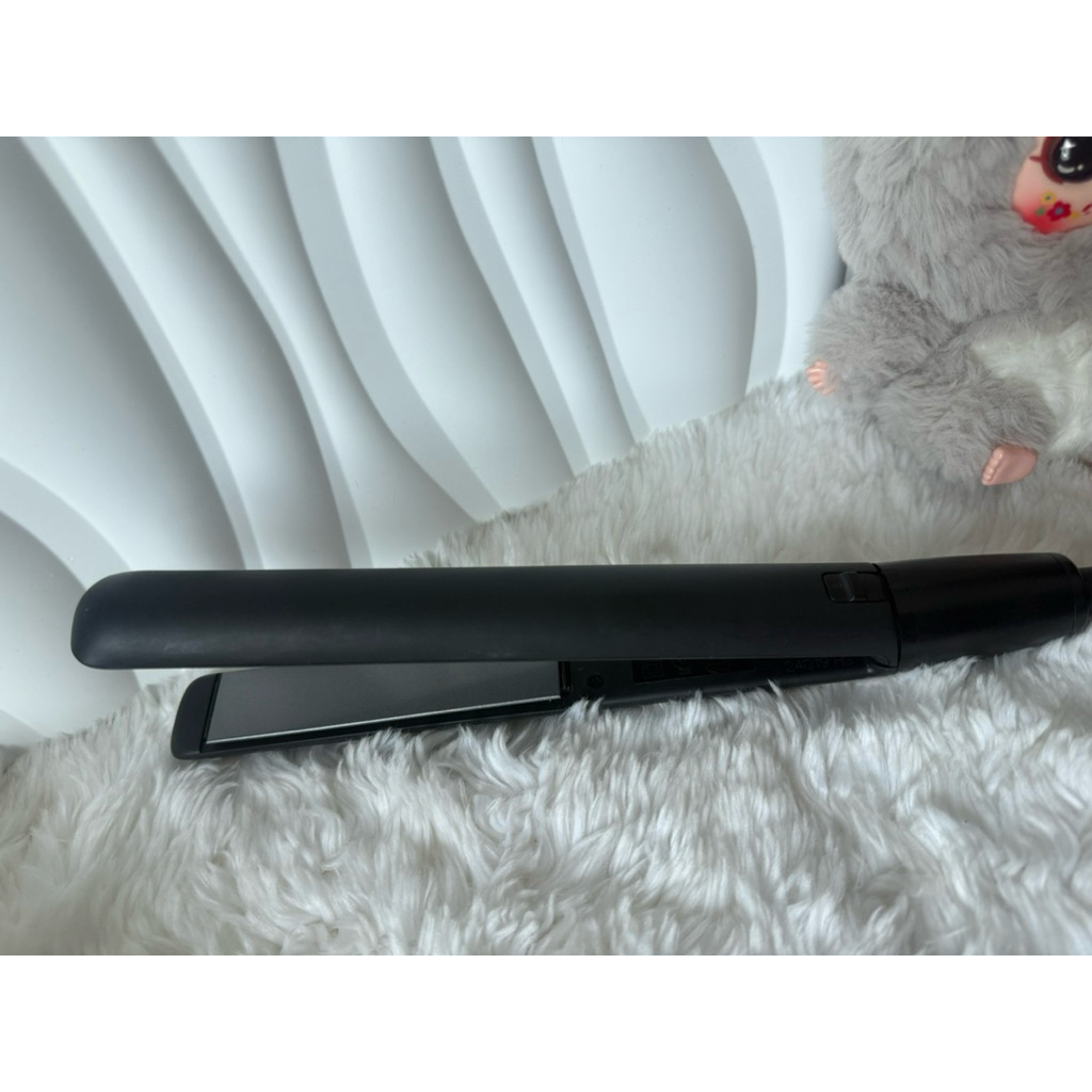 เครื่องหนีบผม REMINGTON รุ่น S-3700 สินค้ามือสอง สภาพดี แผ่นหนีบสวยไม่มีรอย ราคาเต็ม 2,850 บาท