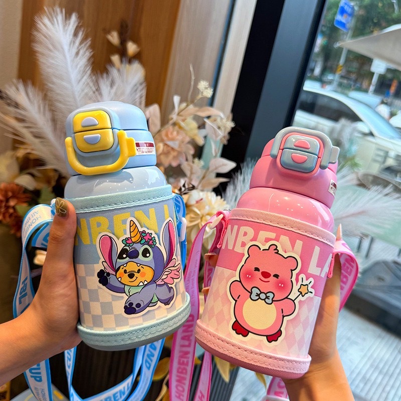 กระติกน้ำเด็กสแตนเลส 316 ขนาด 550 ml แบบหลอดดูดและยกดื่ม พร้อมกระเป๋าสะพายพกพา