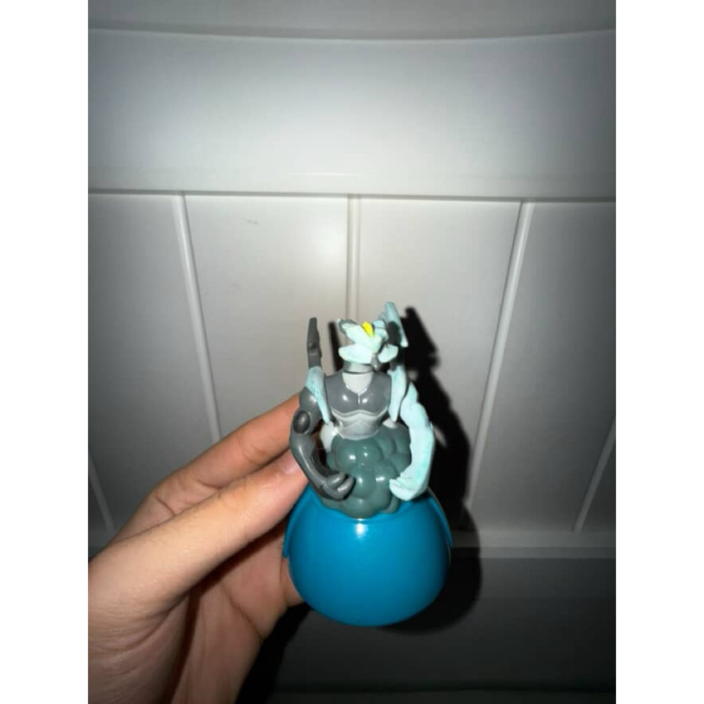 ของเล่นในภาพคือเซครอม (Zekrom)