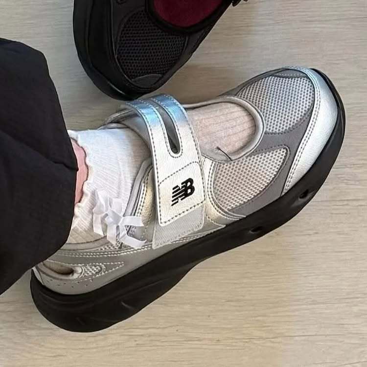 New Balance Breeze Womens Mary Jane Sneakers Metallic Silver SD2202SI2🎧✧˚.