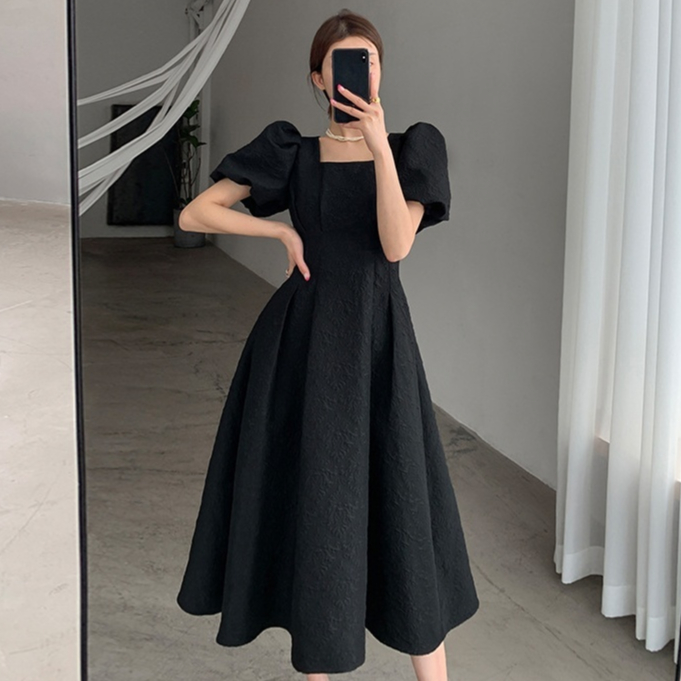 ชุดเดรสผู้หญิง คอเหลี่ยม แขนพอง สีพื้น สไตล์สง่า