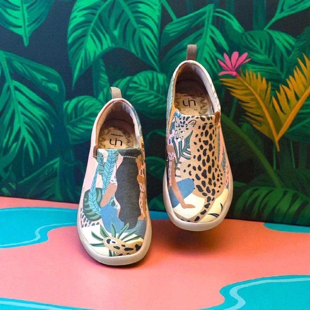 UIN fashion retro sports art casual sneakers travel shoes LEOPARD Artist Paint Women Canvas Shoes