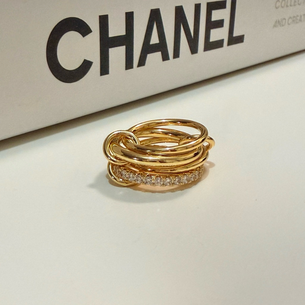 Eclat - Maeve Ring แหวนทองประดับเพชรซ้อน 4 ชั้น