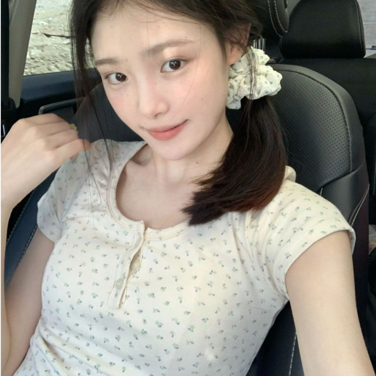 🍒พร้อมส่ง เสื้อครอปเเขนสั้นสีนวลลายดอกไม้ สไตล์เกาหลี🌼ใส่สบาย เสื้อกล้าม🍸#011