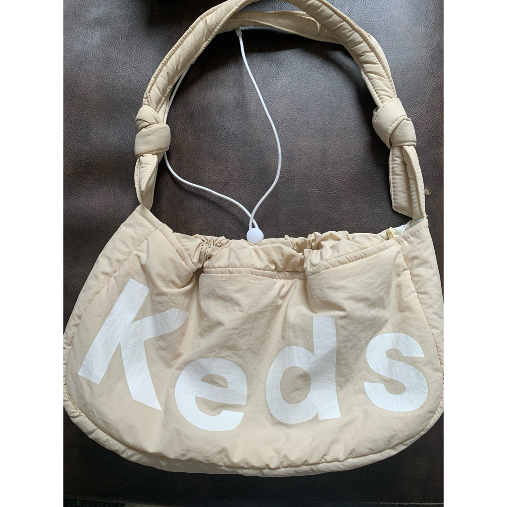 กระเป๋าสะพายปรับสายได้ Keds