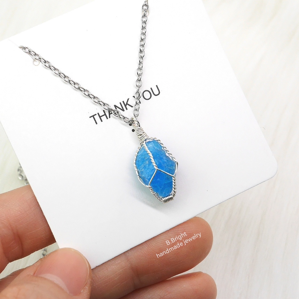 จี้พร้อมสร้อย หิน Apatite หินดิบ ขนาดเล็ก แท้ 100% ส่งแบบสุ่ม งานพันลวด ทำมือค่ะ