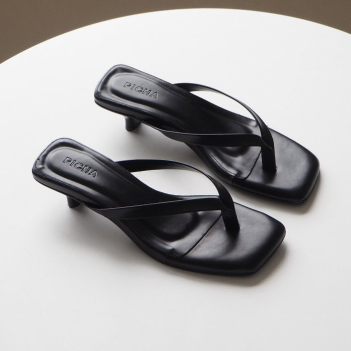 🍒รุ่นเชอร์รี่🍒รองเท้าส้นสูงผู้หญิงแฟชั่น นุ่ม รุ่นเท้ากว้างอวบ ใส่สบาย ส้นเข็มหูหนีบ สูง1นิ้ว ใส่สวยทุกลุค PICHA SHOES