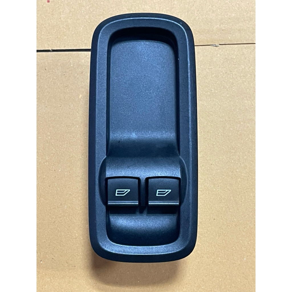 สวิทซ์กระจกไฟฟ้า Ford Fiesta ประตูหน้าขวา((ประตูคนขับ))สินค้าของแท้มือสองญี่ปุ่น