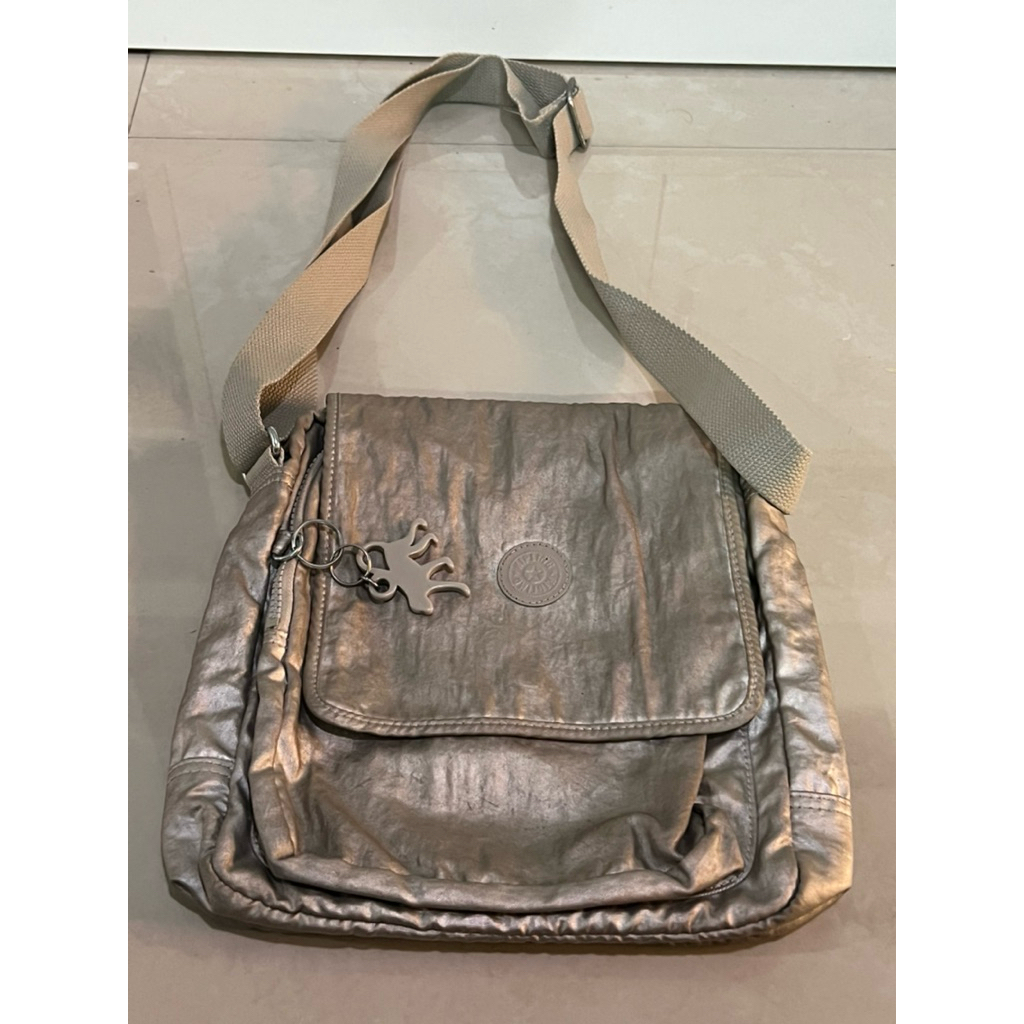 กระเป๋าสะพายkiplingแท้สีทองมือสอง