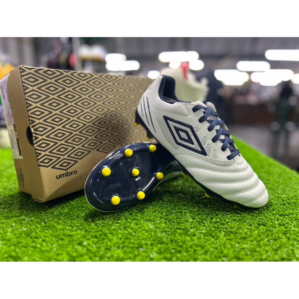 {รับประกันสินค้าของแท้100%} รองเท้าฟุตบอลสตั๊ด Umbro Tocco IV Club FG  (สีขาวน้ำเงินเหลือง)
