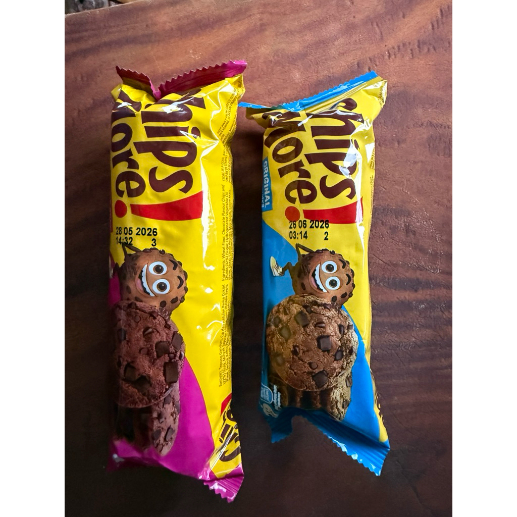 Chips More! — (สองซองแยกในภาพ: รสแตกต่าง อาจเป็น Double Choc / Original)