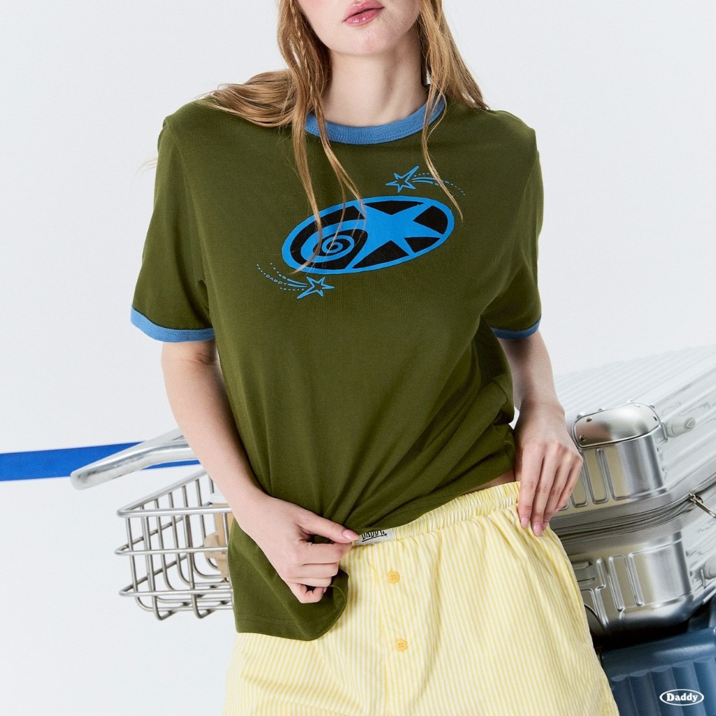 DADDY | Spiral Star Boxy Ringer Tee เสื้อยืด สีเขียวขี้ม้า สุดน่ารัก - รูปที่ 3