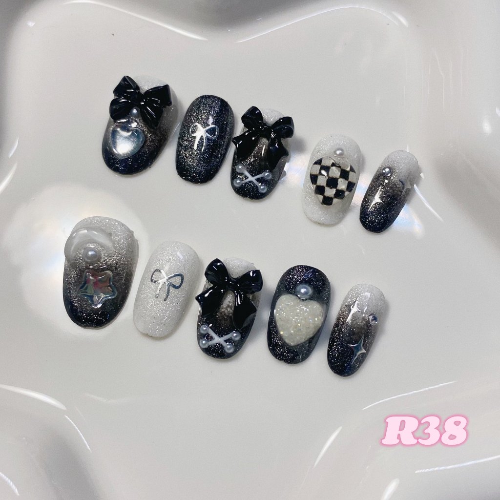 ೀ⋆｡ R39 เล็บเจลปลอมสีดำขาวลูกแก้ว 🎀⭐️🤍