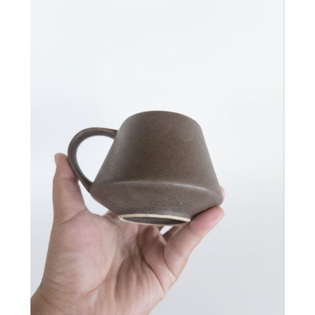 แก้วกาแฟ เซรามิกสไตล์มินิมอล สีน้ำตาลผิวด้าน - รูปที่ 2