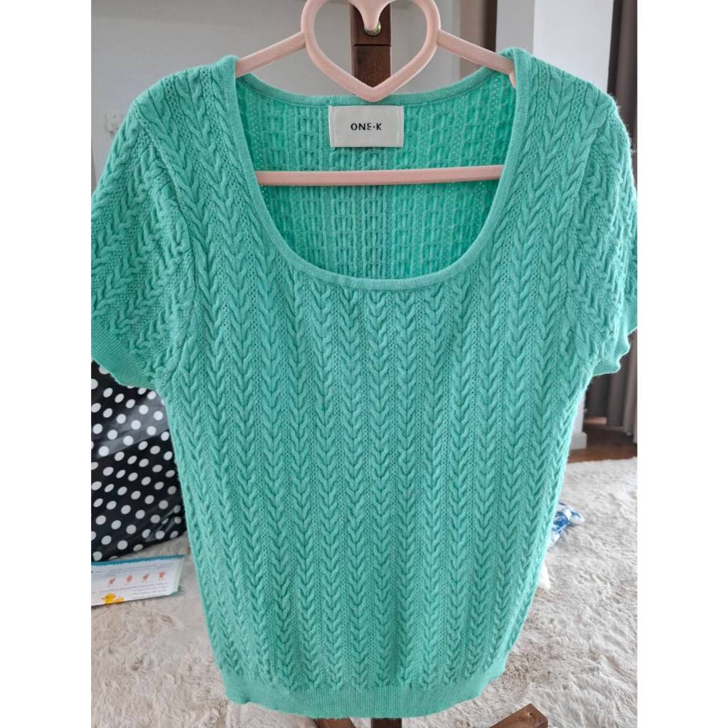 เสื้อไหมพรมสีเขียวมิ้นท์คอเหลี่ยม ป้าย ONE K