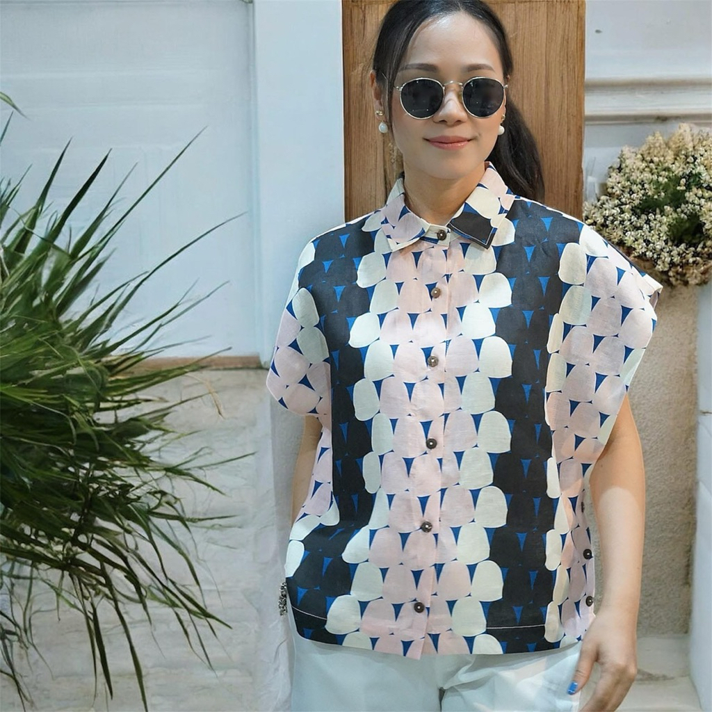 5th Jan เสื้อเชิ้ต คอปก แขนในตัว กระดุมผ่าหน้า หน้าสั้น-หลังยาว ผ้าลินินแท้ 100% พิมพ์ลายเ โทนสีอ่อน