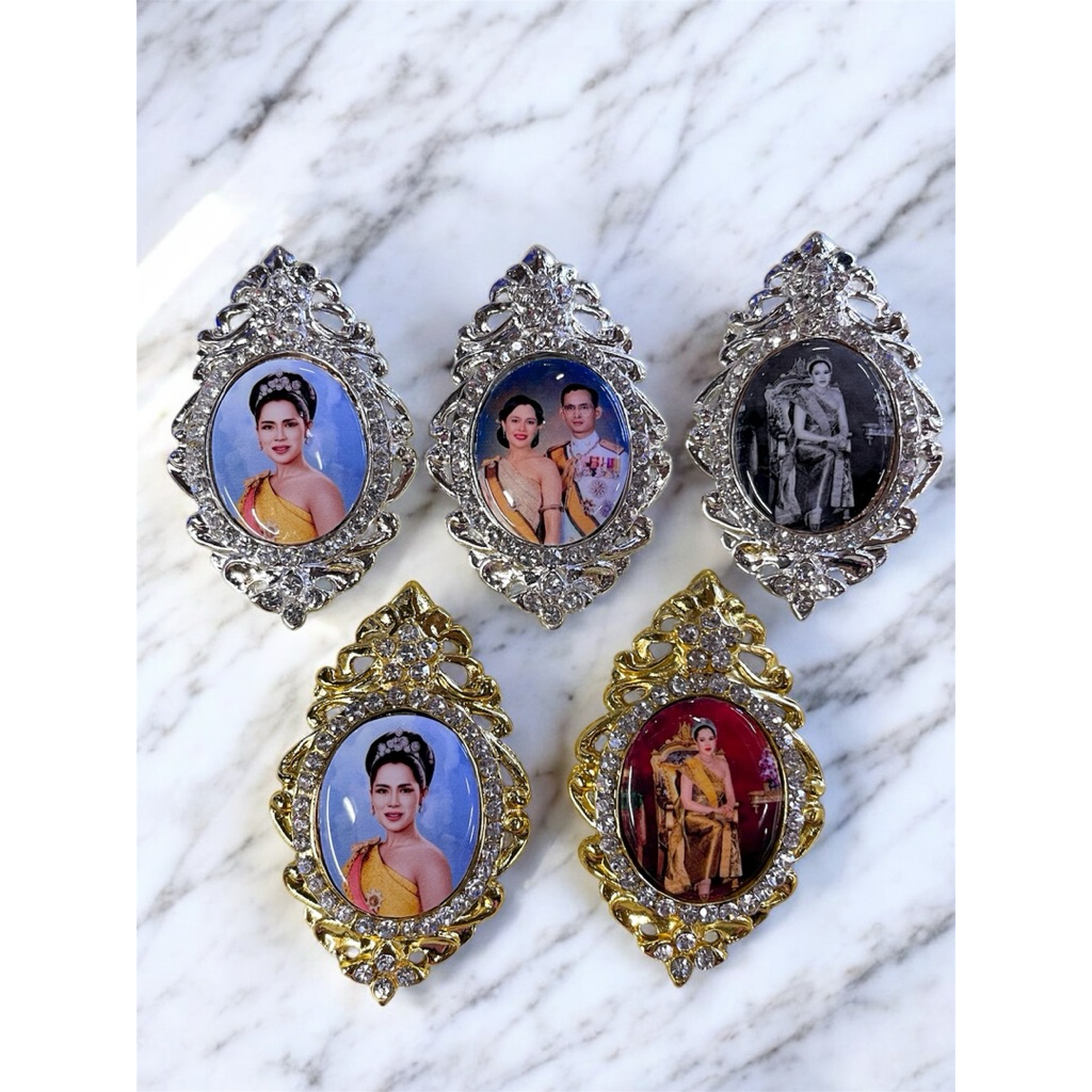 ล็อกเก็ตเข็มกลัด พระพันปีหลวง พระบรมฉายาลักษณ์ รูป สำหรับติด ขนาด 3.2x5.5 เซนติเมตร