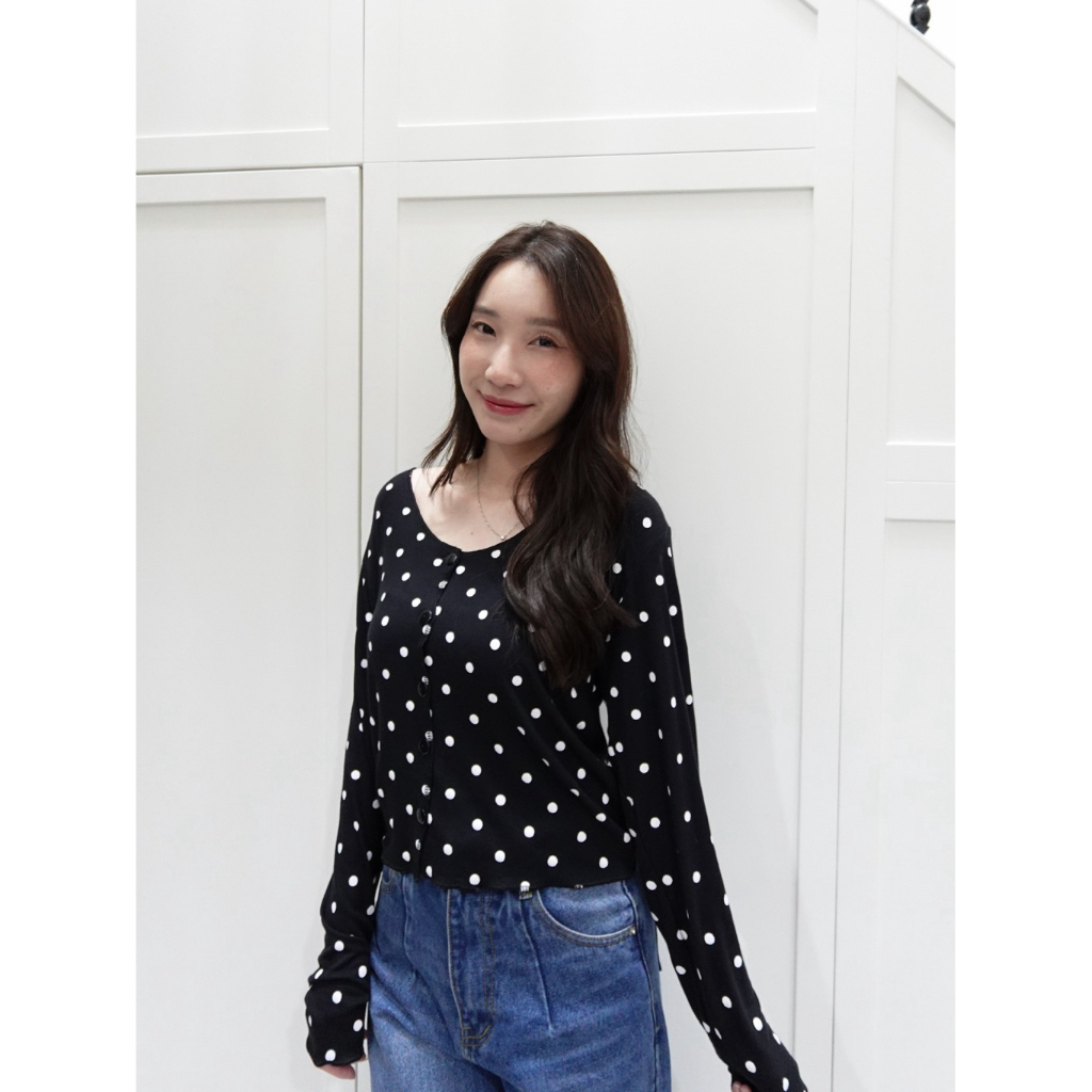 เสื้อแขนยาวผ่าหน้า จุดขาว polkadot🖤🤍