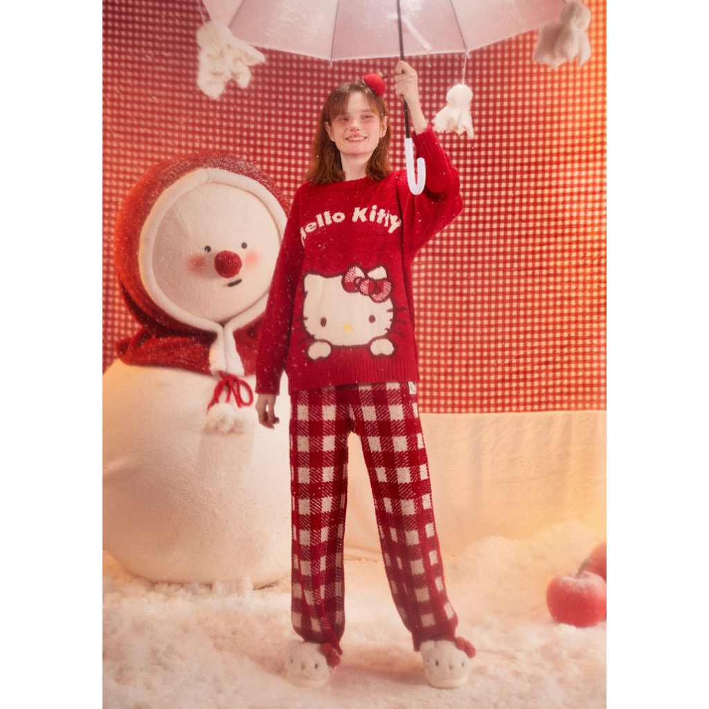 (Pre-order) Gukoo × Hello Kitty Red Winter Pajama Set ชุดนอนกันหนาว Hell o Kitty ลายใหม่ Gukoo สีแดง