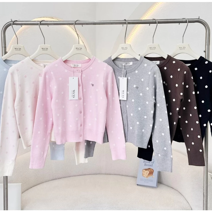 Polkadot cardigan เสื้อคาร์ดิแกนไหมพรม แขนยาว ลายจุด แต่งอะไหล่เงิน เนื้อผ้าถัก KN.Clothes