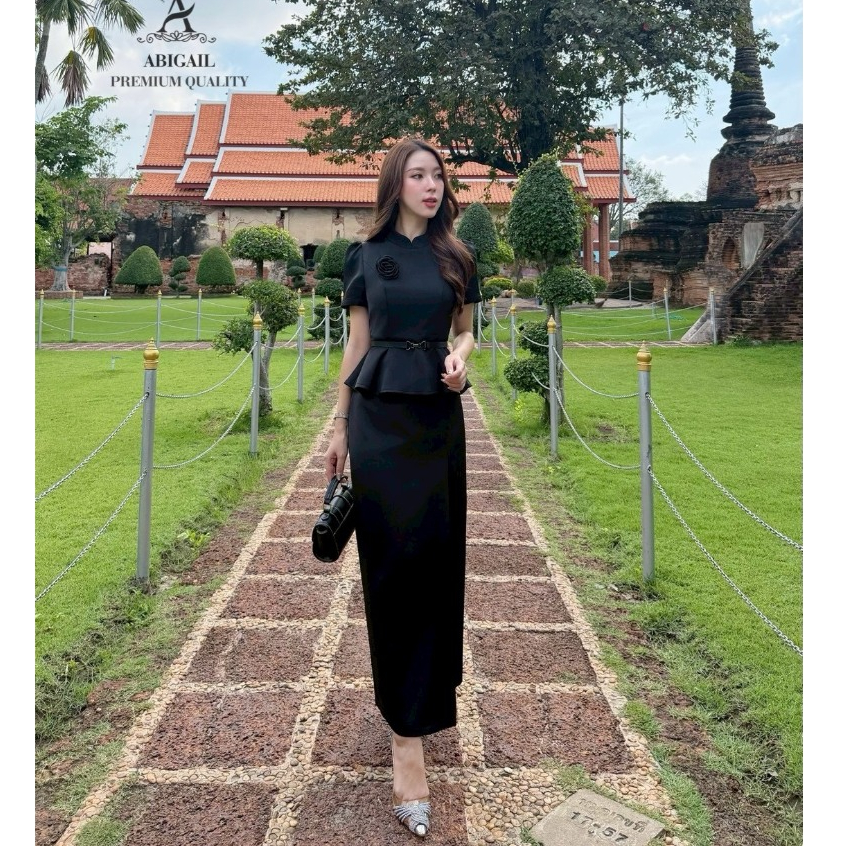 ABIGAIL ชุดไทยผ้าซาตินสีดำจิตรดาประยุกต์