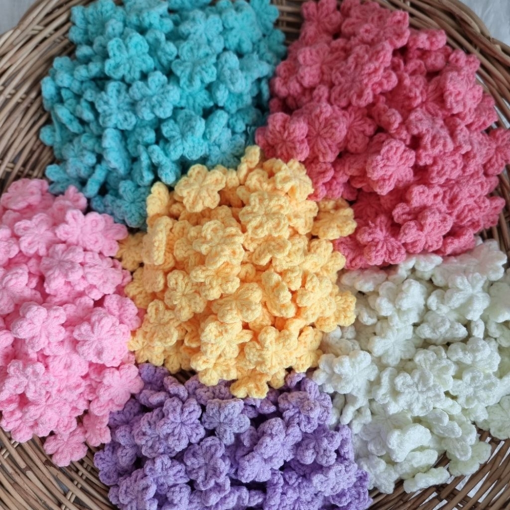 พร้อมส่ง ดอกไม้ไหมพรม 10ดอก ประดับตกแต่งกระเป๋าเสื้อผ้า ดอกละ2บาท ดอกไม้ตกแต่งชิ้นงาน