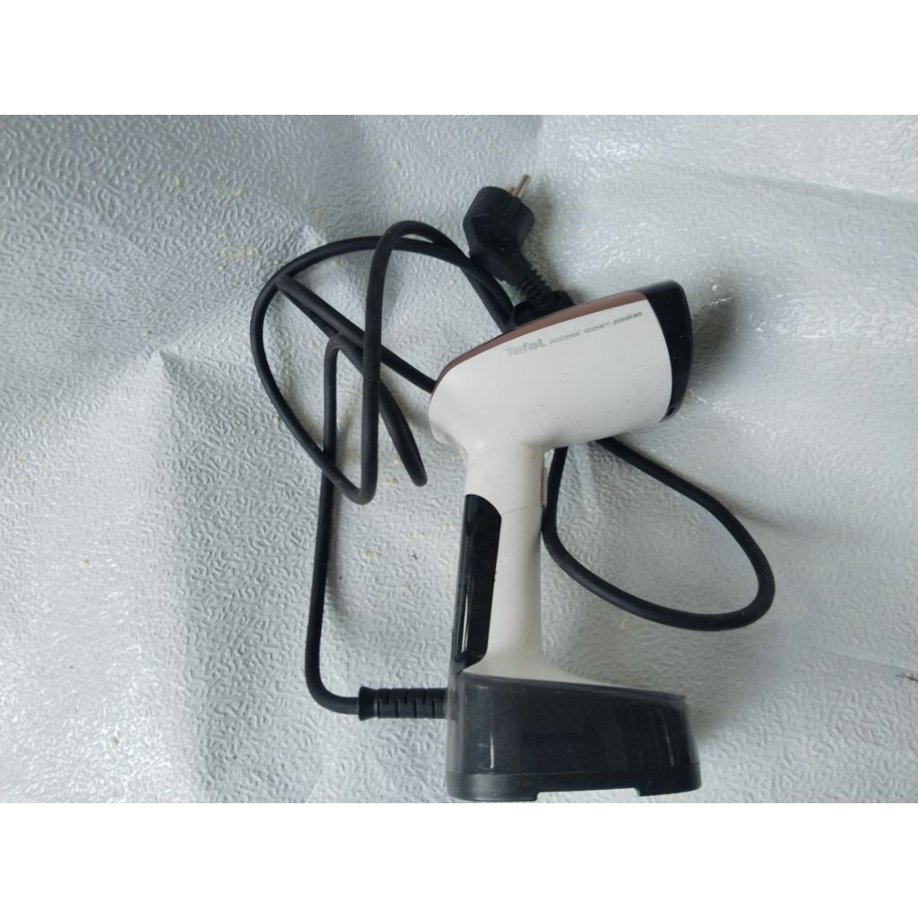 เครื่องรีดถนอมผ้าไอน้ำมือถือ tefal รุ่น DT3030 เทสแล้วไฟเข้า แต่ไม่ทำงาน เอาไปซ่อม