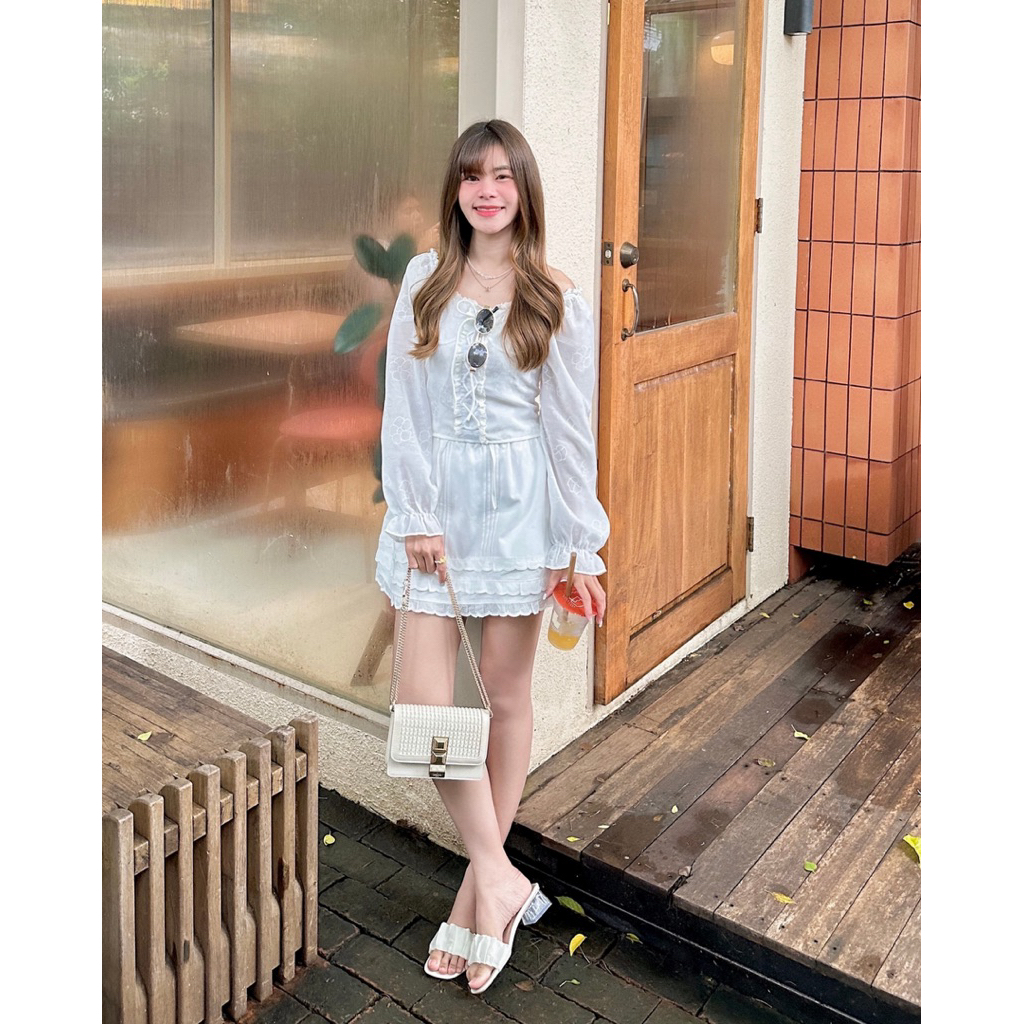 (aunaunn.official) Emily blouse เสื้อครอปแขนยาวลายดอกไม้ ราคา ถูกที่สุด ดีลบีเคเค แกลเลอรีภาพที่ 6