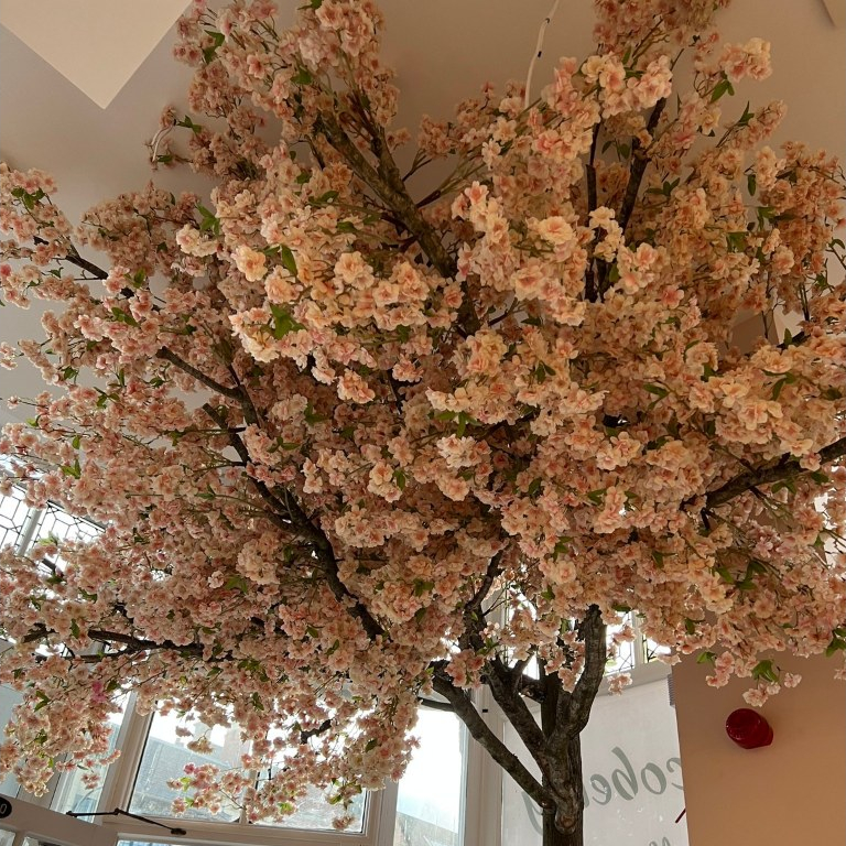 Real tree decorated with rose bushes(100/150/180cm).